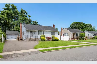 70 Mohawk Drive, North Babylon, NY 11703 - Photo 2
