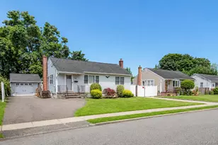 70 Mohawk Dr, North Babylon, NY 11703 - Photo 2