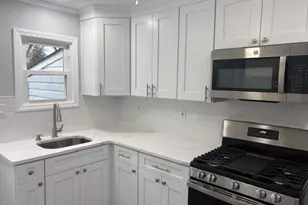 842 N Wellwood Ave, Lindenhurst, NY 11757 - Photo 2