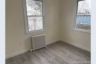 842 N Wellwood Avenue, Lindenhurst, NY 11757 - Photo 8