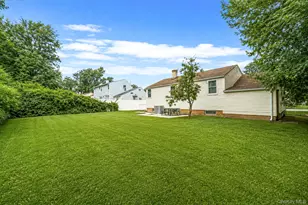 42 Walton St, Brentwood, NY 11717 - Photo 4