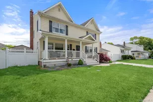 47 Syosset Cir, Syosset, NY 11791 - Photo 2