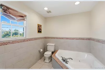 47 Syosset Circle, Syosset, NY 11791 - Photo 20
