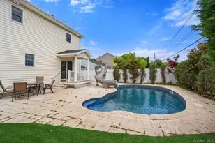 47 Syosset Cir, Syosset, NY 11791 - Photo 30