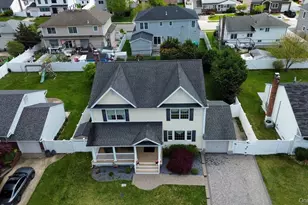 47 Syosset Cir, Syosset, NY 11791 - Photo 34