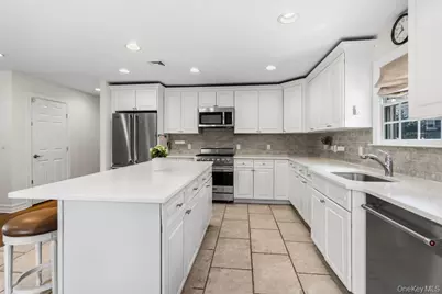 47 Syosset Circle, Syosset, NY 11791 - Photo 10