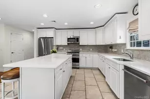 47 Syosset Cir, Syosset, NY 11791 - Photo 10
