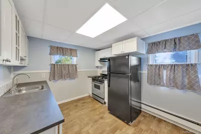 39 Chapman Place, Bay Shore, NY 11706 - Photo 6
