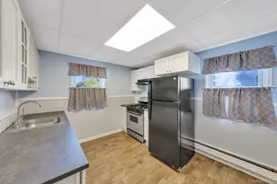 39 Chapman Pl, Bay Shore, NY 11706 - Photo 6