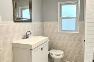 39 Chapman Pl, Bay Shore, NY 11706 - Photo 2