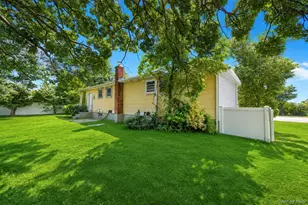 334 Robbins St, Lindenhurst, NY 11757 - Photo 6