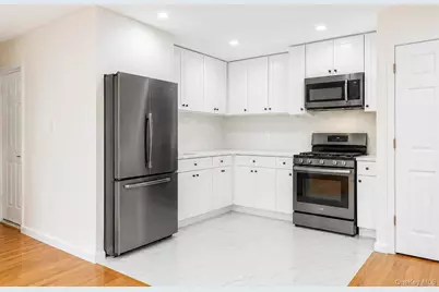 334 Robbins Street, Lindenhurst, NY 11757 - Photo 12