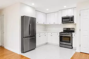 334 Robbins St, Lindenhurst, NY 11757 - Photo 12