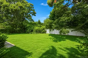 334 Robbins St, Lindenhurst, NY 11757 - Photo 8