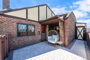 42 Summerfield Ct, Deer Park, NY 11729 - Photo 2