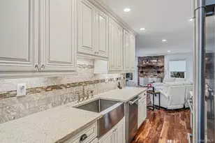 42 Summerfield Ct, Deer Park, NY 11729 - Photo 10