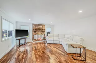 42 Summerfield Ct, Deer Park, NY 11729 - Photo 4