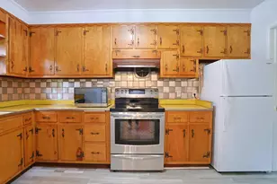 21 Pleasant View Rd, Poughkeepsie, NY 12603 - Photo 2