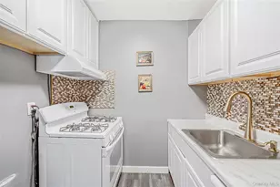 78 Artist Lake Dr, Middle Island, NY 11953 - Photo 10