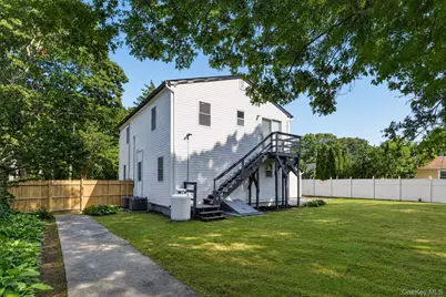 118 Floyd Road, Shirley, NY 11967 - Photo 4