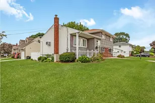 162 Washington St, Farmingdale, NY 11735 - Photo 2
