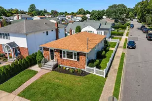 12 Grant Ave, Bethpage, NY 11714 - Photo 2