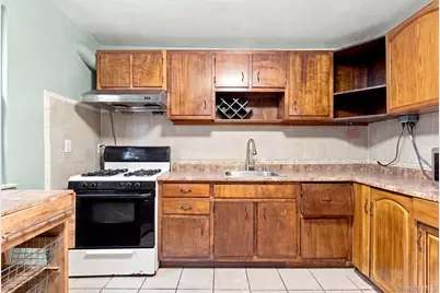 2546 Laconia Avenue, Bronx, NY 10469 - Photo 18