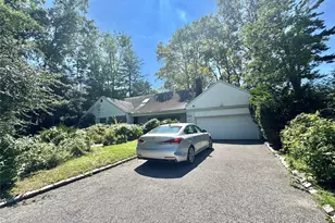 60 Grist Mill Ln, Great Neck, NY 11023 - Photo 2