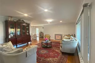 60 Grist Mill Ln, Great Neck, NY 11023 - Photo 8