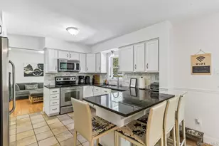 4 Wooded Ln, Hampton Bays, NY 11946 - Photo 12