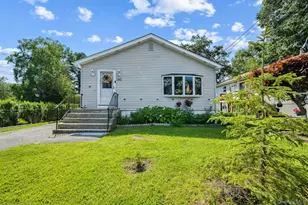 142 N 27th St, Wheatley Heights, NY 11798 - Photo 2
