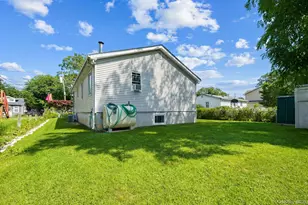 142 N 27th St, Wheatley Heights, NY 11798 - Photo 32