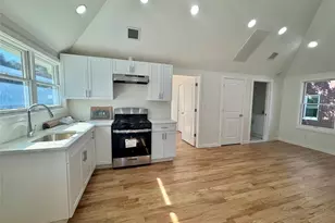 98 Steamboat Rd, Great Neck, NY 11024 - Photo 4