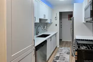 260 Waverly Ave, Patchogue, NY 11772 - Photo 10