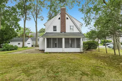 204 Auburn Street, East Williston, NY 11596 - Photo 26