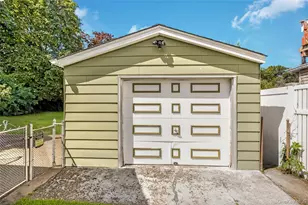 297 16th St, West Babylon, NY 11704 - Photo 20