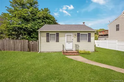 297 16th Street, West Babylon, NY 11704 - Photo 2