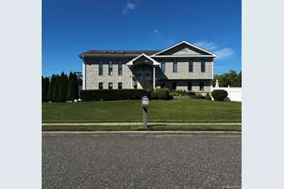 70 Gateway Drive, Copiague, NY 11726 - Photo 2