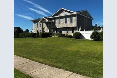 70 Gateway Drive, Copiague, NY 11726 - Photo 1