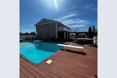 70 Gateway Drive, Copiague, NY 11726 - Photo 8