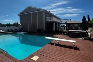 70 Gateway Dr, Copiague, NY 11726 - Photo 8