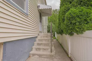 59 Wood St, Lynbrook, NY 11563 - Photo 2