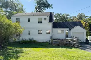 68 Woodbine Rd, East Hills, NY 11577 - Photo 12