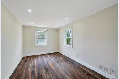 15 Farm Lane, Hicksville, NY 11801 - Photo 16