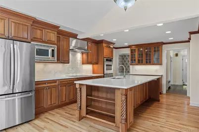 136 Wilmot Circle, Scarsdale, NY 10583 - Photo 12