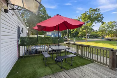 731 Muncey Road, West Islip, NY 11795 - Photo 18