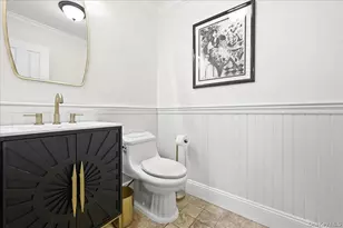 49 Villas Cir, Melville, NY 11747 - Photo 8