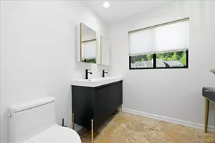 49 Villas Cir, Melville, NY 11747 - Photo 18