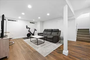 49 Villas Cir, Melville, NY 11747 - Photo 22