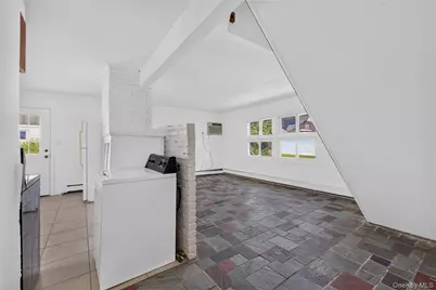 17 Berry Lane, Hicksville, NY 11801 - Photo 12